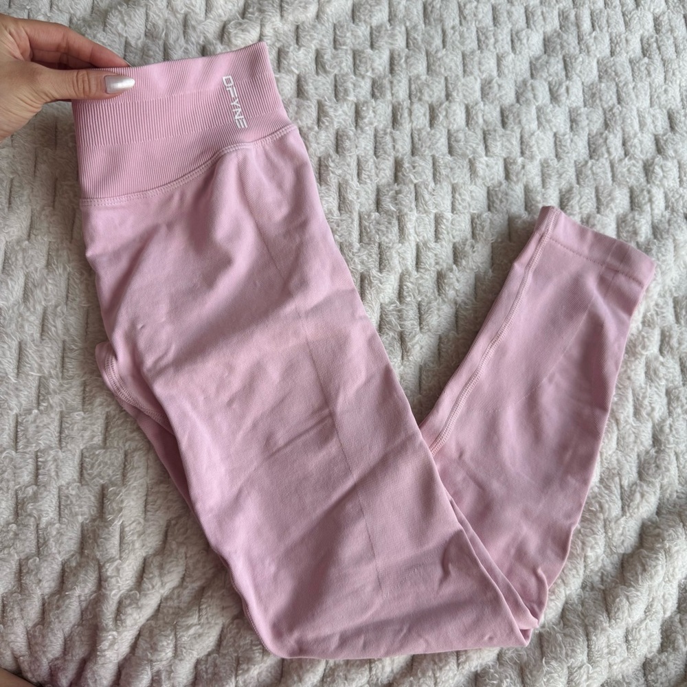 (Reserved)DFYNE Bubblegum Pink Dynamic Leggings